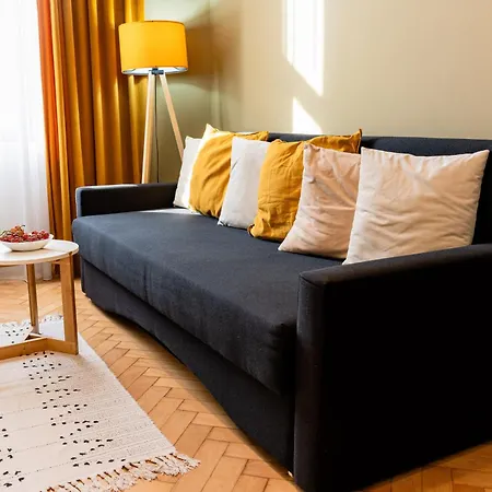 The Artist - 1bedroom In Center Apartment