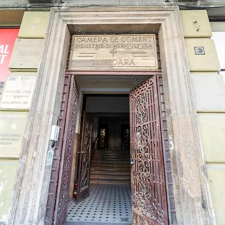 The Artist - Central Apartment Near Victory Square