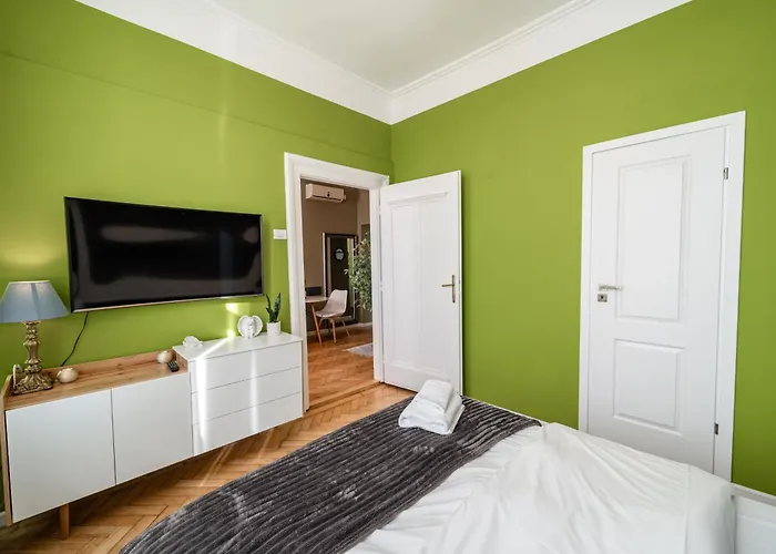 The Artist - 1bedroom In Center Apartment *